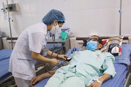 Người bệnh sẽ giảm chi tiêu từ “tiền túi” với gói bảo hiểm y tế bổ sung