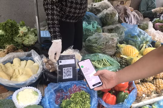 Hà Nội: Đi chợ thời 4.0, người dân không cần mang ví tiền