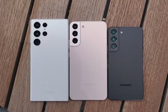 Mẫu điện thoại nào đang mất giá nhất dịp cận Tết: Android hay iOS?