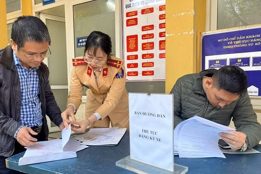 Công an Hà Nội thông tin về hiện tượng ùn tắc tại các cơ sở đăng ký phương tiện