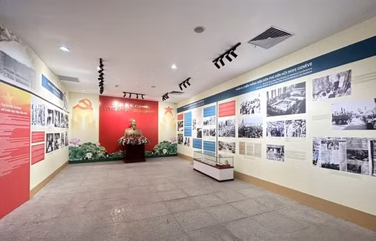 Triển lãm “Chủ tịch Hồ Chí Minh với chiến dịch Điện Biên Phủ” vào dịp 2/9