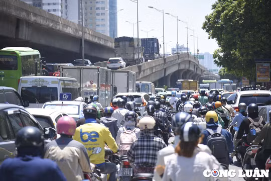 Hà Nội: Nhiều tuyến đường ùn tắc trước kỳ nghỉ lễ 2/9