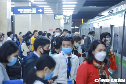 Hơn 30.000 lượt hành khách đi tàu điện Cát Linh - Hà Đông mỗi ngày