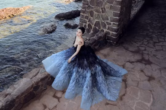 Phạm Băng Băng mặc đầm đen sang trọng trong đêm bế mạc Cannes 2023