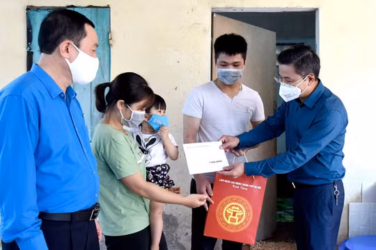 Hỗ trợ 2.000 đoàn viên, người lao động khó khăn trong Tháng Công nhân