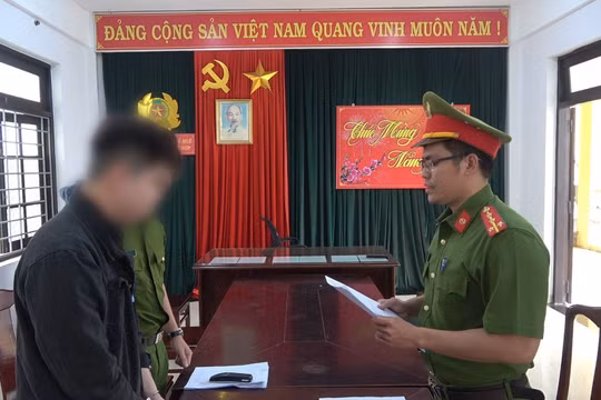 Bắt tạm giam đối tượng dùng ảnh 'nóng' để ép người yêu cũ quan hệ tình dục