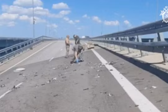 Truyền thông Ukraine nói Kiev đứng sau vụ đánh sập cầu Crimea