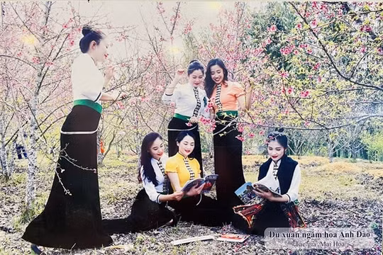 Triển lãm trưng bày ảnh nghệ thuật du lịch Điện Biên
