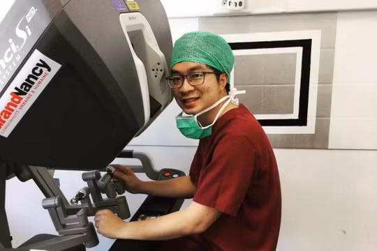 Bác sĩ trẻ đam mê kỹ thuật ghép tạng từ người sống, năng nỗ công tác Đoàn