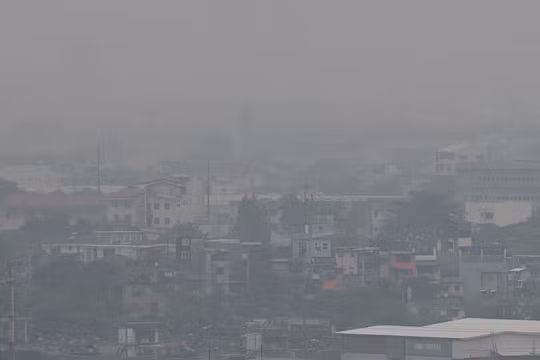 Núi lửa mang tro bụi đến thủ đô Manila, người dân được cảnh báo không nên ra ngoài