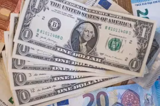Lãi suất cao nhất 16 năm nhưng đồng USD lại bị “nhấn chìm”