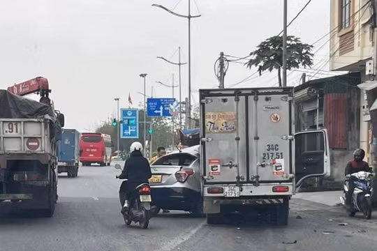 4 người thương vong sau va chạm liên hoàn trên quốc lộ 18