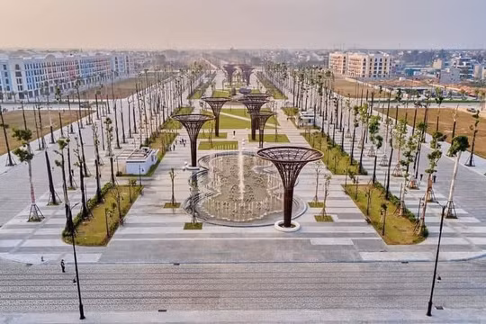 Bắn pháo hoa tầm thấp tại chương trình khai mạc lễ hội du lịch biển Sầm Sơn năm 2023