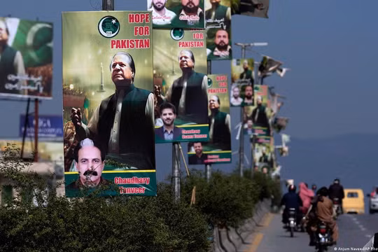 Pakistan cho phép cựu Thủ tướng Sharif tại ngoại khi về nước
