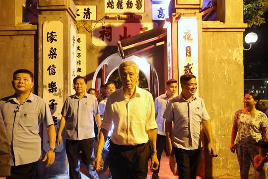 Thủ tướng Singapore Lý Hiển Long thăm Đền Ngọc Sơn, dạo bước trên phố đi bộ Hồ Gươm