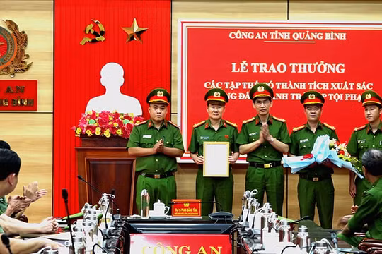 Trao thưởng cho các lực lượng xuất sắc trong đấu tranh phòng, chống tội phạm ở Quảng Bình