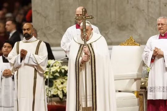 Giáo hoàng Francis than thở về cuộc chiến ở Thánh Địa vào đêm Giáng sinh