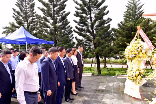 Người lao động BSR dâng hoa tưởng nhớ cố Thủ tướng Võ Văn Kiệt