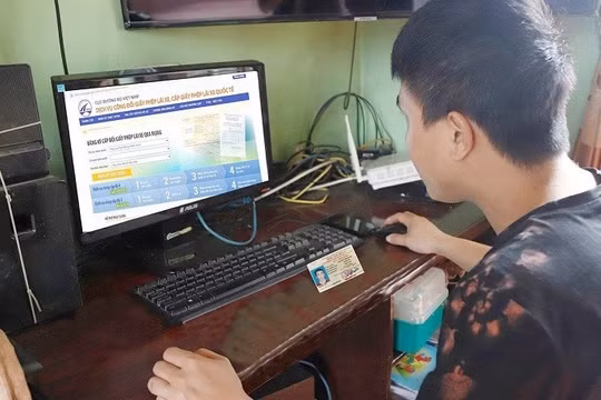 Hà Nội đặt mục tiêu số người dân đổi giấy phép lái xe qua dịch vụ công mức độ 4 lên 10%