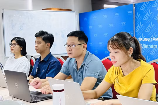 Truyền đạt kỹ năng làm đồ họa trên báo điện tử, bài báo dạng Emagazine