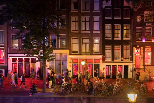 Lệnh cấm ma túy "tấn công" khu đèn đỏ Amsterdam