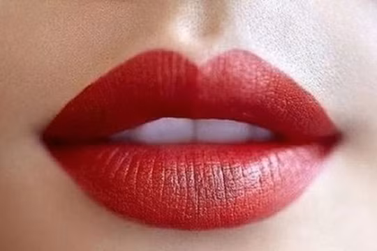 Dự đoán tính cách, vận mệnh của phụ nữ môi dày