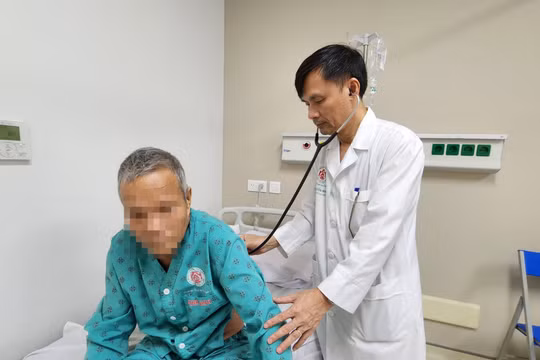 Nồm ẩm người đến khám bệnh về hô hấp tăng