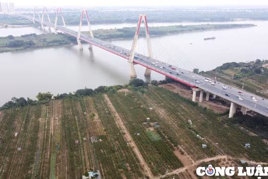 Hà Nội: Cấm phương tiện lưu thông qua cầu Nhật Tân để kiểm định chất lượng