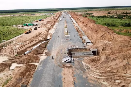 Huy động hơn 200 kỹ sư, công nhân đẩy tiến độ dự án Vành đai 4