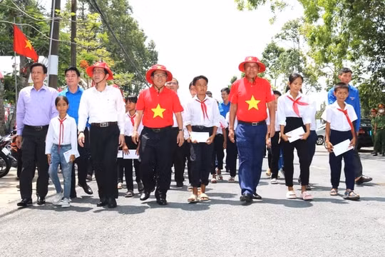 Báo Người Lao Động khánh thành thêm công trình "Đường cờ Tổ quốc" tại tỉnh Hậu Giang