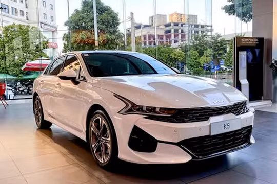 Top những mẫu sedan hạng trung bạn nên sở hữu