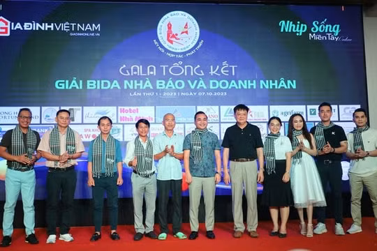 Giải Bida Nhà báo và Doanh nhân hỗ trợ 150 triệu đồng cho các em nhiễm chất độc dioxin