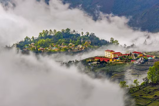 Y Tý- từ thiên đường mây đến khu đô thị du lịch và tiềm năng du lịch biên giới của Lào Cai