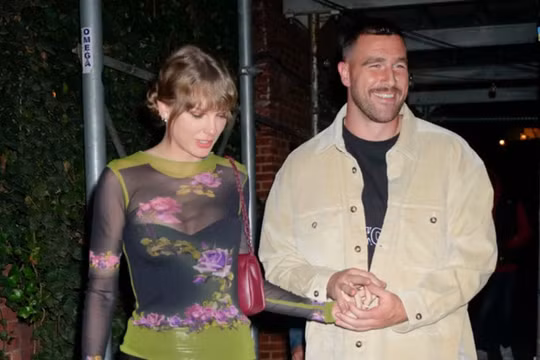 Bố mẹ Taylor Swift và tình mới lên kế hoạch gặp gỡ