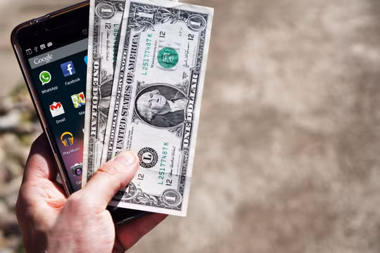 Báo chí trước 'sứ mệnh đòi nợ' Google và Meta hàng chục tỷ USD
