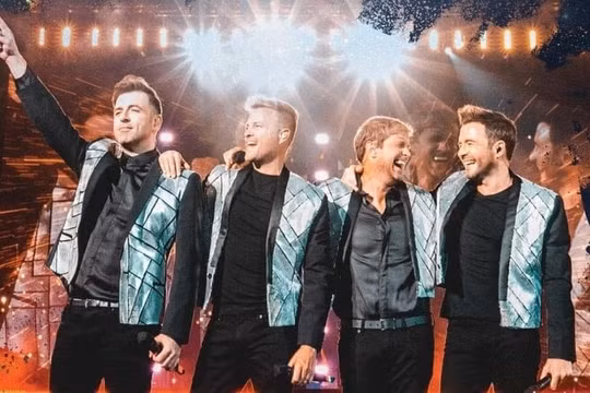 Bị đòi tẩy chay, BTC đêm nhạc Westlife giải thích "chỉ làm theo yêu cầu của fan"