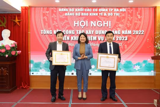 Báo Kinh tế & Đô thị: Hoàn thành tốt nhiệm vụ xây dựng Đảng và chuyên môn
