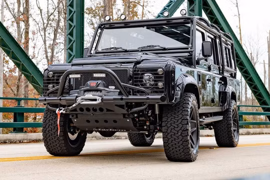 Land Rover Defender hầm hố với bản độ địa hình
