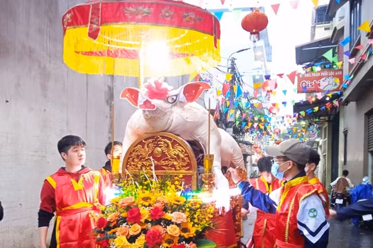 Độc đáo lễ rước ‘ông lợn’ ở La Phù