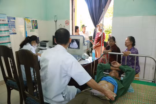 Khám và tặng tủ thuốc miễn phí cho người nghèo tại huyện miền núi tỉnh Thừa Thiên Huế