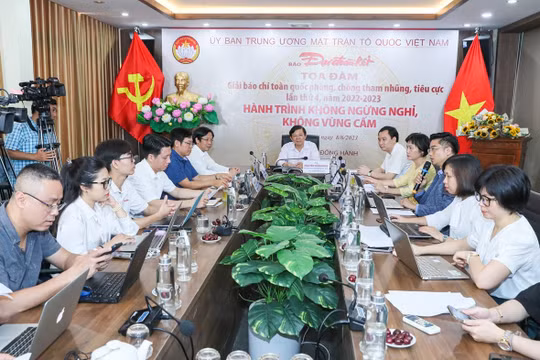 Hành trình không ngừng nghỉ, không vùng cấm...