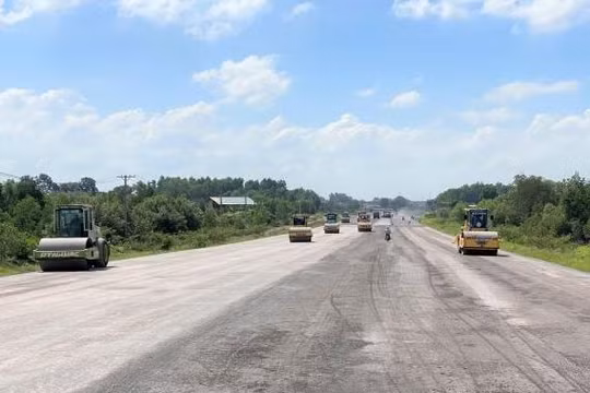 Tái khởi động cao tốc Bến Lức - Long Thành sau thời gian “đắp chiếu”