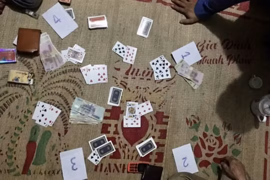 Gia Lai: Bắt quả tang 1 trạm trưởng trạm kiểm dịch đang sát phạt trên chiếu bạc