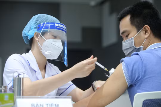 Tiêm vắc xin Covid-19 mũi nhắc lại cho 100% đối tượng có nguy cơ cao