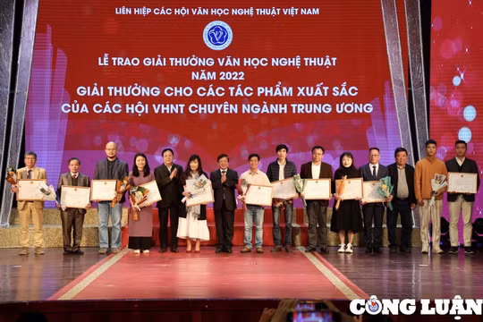 67 tác giả được trao Giải thưởng Văn học nghệ thuật năm 2022