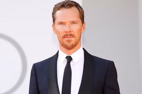 'Phù thủy' Benedict Cumberbatch gặp rắc rối vì quá khứ của tổ tiên