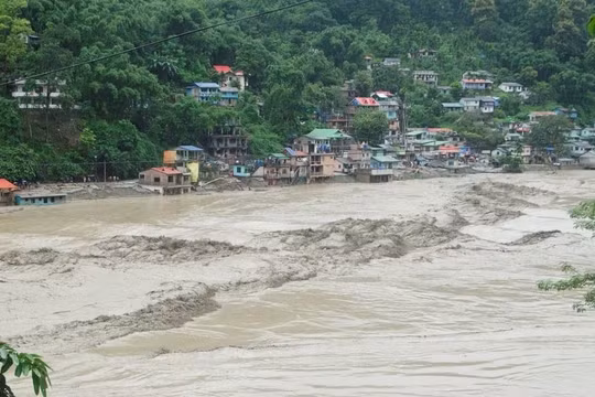 Lũ quét trên dãy Himalaya ở Ấn Độ, 42 người thiệt mạng và nhiều người mất tích