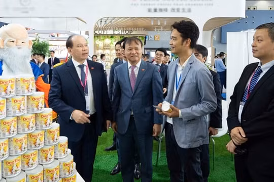 Sữa đặc ông Thọ (Vinamilk) tạo ấn tượng tại hội chợ Quảng Châu, Trung Quốc