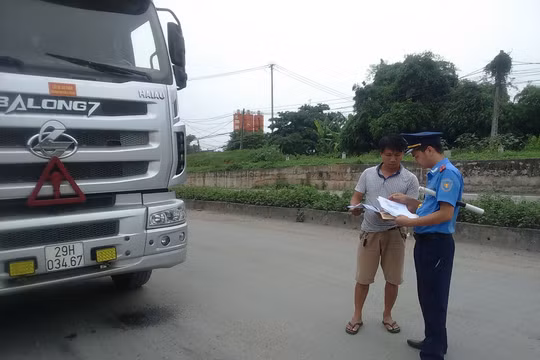 Hà Nội: 202 trường hợp xe quá khổ, quá tải bị xử phạt