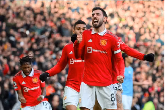 Hai sao rực sáng, M.U lội ngược dòng kịch tính trước Man City